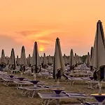 Bright Flat In With Pool - Beahost Apartment Bibione