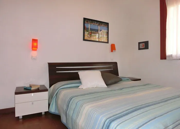 Bright Flat In With Pool - Beahost Daire