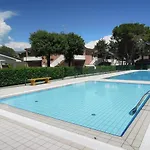 Daire Bright Flat In With Pool - Beahost *