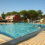 Bright Flat In With Pool - Beahost Daire