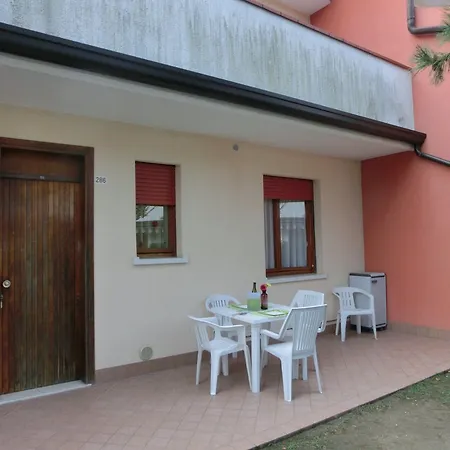Daire Bright Flat In With Pool - Beahost
