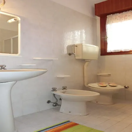 Daire Bright Flat In With Pool - Beahost