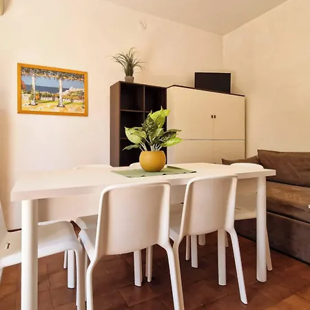 Bright Flat In With Pool - Beahost דירה ביביונה